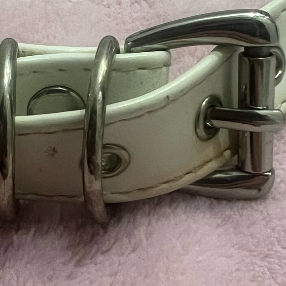 white spiked choker with heart lock and roses - Picture 3 of 3
